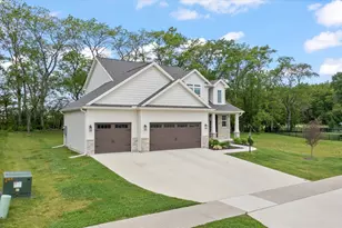 1213 Briarwood Ln, Mahomet, IL 61853 - Photo 4