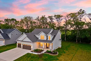 1213 Briarwood Ln, Mahomet, IL 61853 - Photo 2