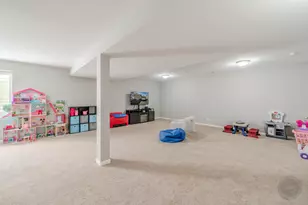 313 Monument Rd, Elgin, IL 60124 - Photo 58