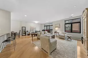 33 W Huron St, Chicago, IL 60654 - Photo 6
