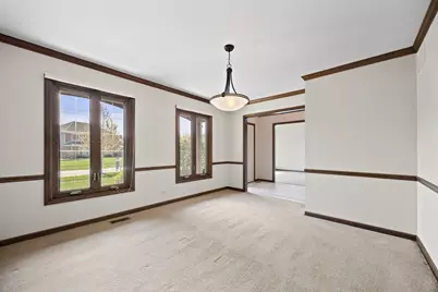 2S534 Danbury Drive, Glen Ellyn, IL 60137 - Photo 6