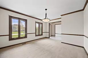 2S534 Danbury Dr, Glen Ellyn, IL 60137 - Photo 6