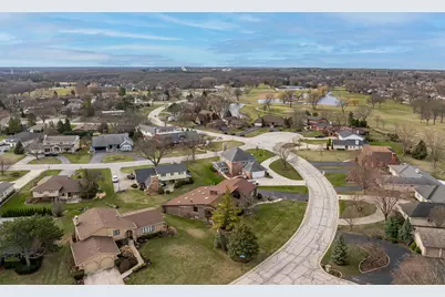 8405 Carriage Green Drive, Darien, IL 60561 - Photo 38