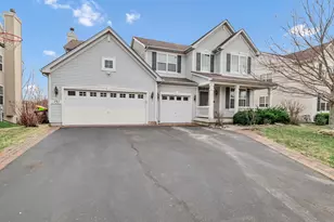 151 Charleston Ln W, Gilberts, IL 60136 - Photo 1