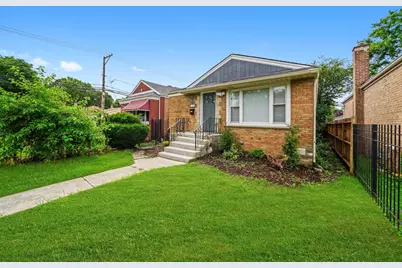 819 E 98th Place, Chicago, IL 60628 - Photo 2