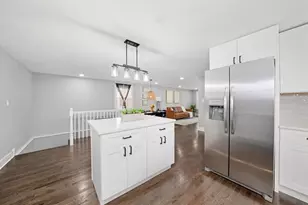 819 E 98th Pl, Chicago, IL 60628 - Photo 18