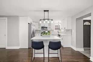 819 E 98th Pl, Chicago, IL 60628 - Photo 16