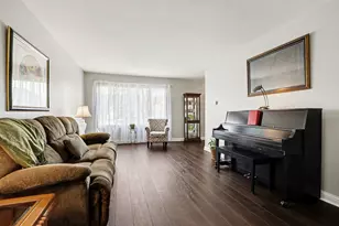 237 Homewood Dr, Bolingbrook, IL 60440 - Photo 6