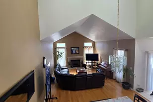 906 Cynthia Ln, Lake in the Hills, IL 60156 - Photo 10