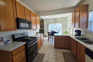 906 Cynthia Ln, Lake in the Hills, IL 60156 - Photo 16