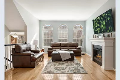 27W711 N Meadowview Drive, Winfield, IL 60190 - Photo 2