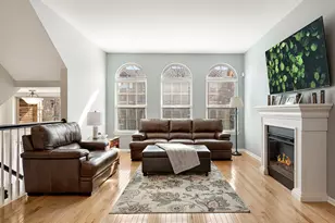 27W711 N Meadowview Dr, Winfield, IL 60190 - Photo 2