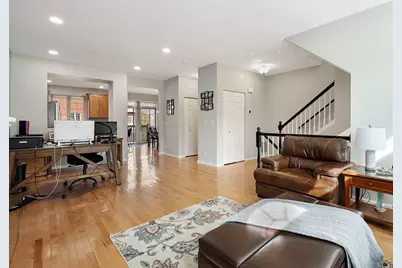 27W711 N Meadowview Drive, Winfield, IL 60190 - Photo 4