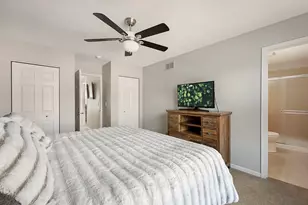 27W711 N Meadowview Dr, Winfield, IL 60190 - Photo 12