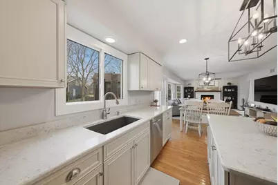 18716 W Jasmine Court, Grayslake, IL 60030 - Photo 4