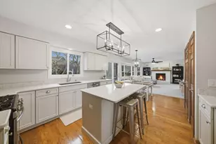 18716 W Jasmine Ct, Grayslake, IL 60030 - Photo 2