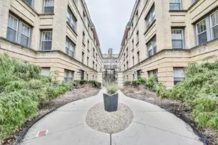 1366 W Greenleaf Ave, Chicago, IL 60626 - Photo 1