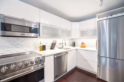 1030 N State Street #8J, Chicago, IL 60610 - Photo 6