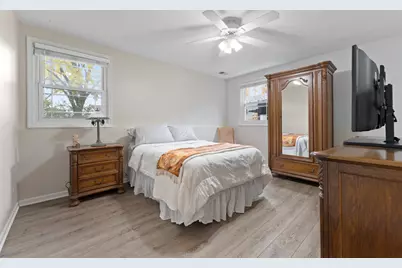 309 Plymouth Lane NW, Bloomingdale, IL 60108 - Photo 12