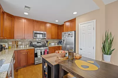 2622 W Diversey Avenue #201, Chicago, IL 60647 - Photo 8