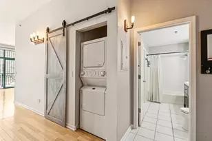 340 W Superior St, Chicago, IL 60654 - Photo 18