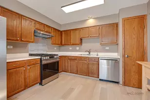 632 Grosse Pointe Cir, Vernon Hills, IL 60061 - Photo 18