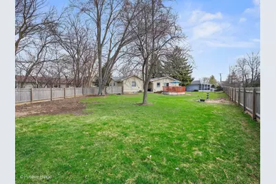 350 Shawnee Drive, Carol Stream, IL 60188 - Photo 22