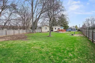 350 Shawnee Dr, Carol Stream, IL 60188 - Photo 22