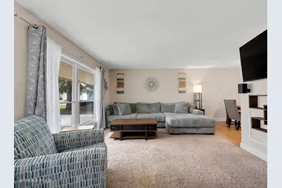 350 Shawnee Drive, Carol Stream, IL 60188 - Photo 4