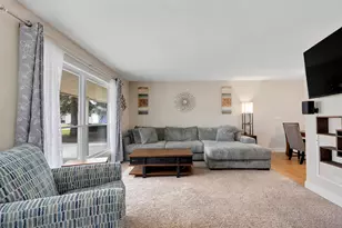 350 Shawnee Dr, Carol Stream, IL 60188 - Photo 4