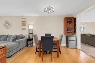 350 Shawnee Dr, Carol Stream, IL 60188 - Photo 8