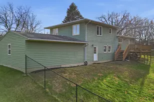 702 Highcrest Rd, Dixon, IL 61021 - Photo 4