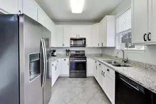 775 Pheasant Trail, Saint Charles, IL 60174 - Photo 10