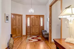 61 Berkshire Ct, Burr Ridge, IL 60527 - Photo 6