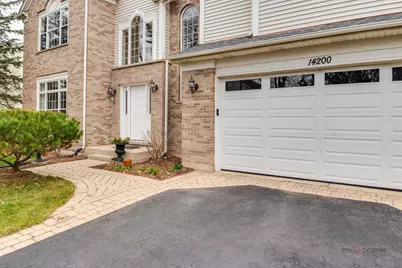 14200 Oakwood Court, Libertyville, IL 60048 - Photo 2
