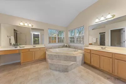 14200 Oakwood Court, Libertyville, IL 60048 - Photo 30