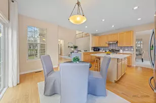 14200 Oakwood Ct, Libertyville, IL 60048 - Photo 10