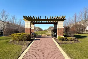 28W078 Shelburne Farms Dr, Winfield, IL 60190 - Photo 2