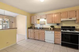 1001 Butternut Ln, Mount Prospect, IL 60056 - Photo 4