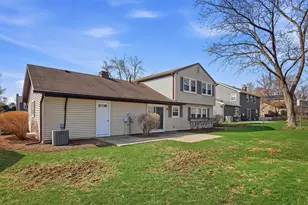393 Indian Hill Dr, Buffalo Grove, IL 60089 - Photo 24