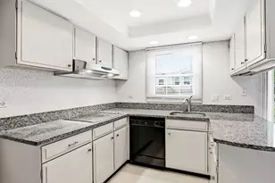 393 Indian Hill Dr, Buffalo Grove, IL 60089 - Photo 12