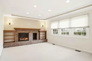 393 Indian Hill Dr, Buffalo Grove, IL 60089 - Photo 8