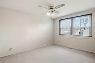 393 Indian Hill Dr, Buffalo Grove, IL 60089 - Photo 20