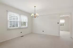 393 Indian Hill Dr, Buffalo Grove, IL 60089 - Photo 6