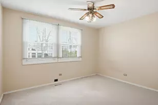 393 Indian Hill Dr, Buffalo Grove, IL 60089 - Photo 18