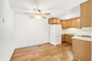 1318 Yarmouth Ct, Schaumburg, IL 60193 - Photo 4