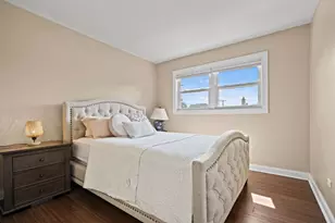 8821 Congress Park Ave, Brookfield, IL 60513 - Photo 10