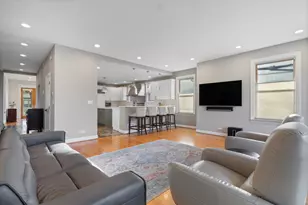 2426 W Lyndale St, Chicago, IL 60647 - Photo 2
