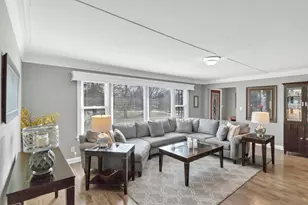 512 Bay Rd, McHenry, IL 60051 - Photo 4