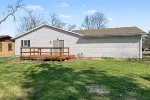 707 E Ash St, Watseka, IL 60970 - Photo 2